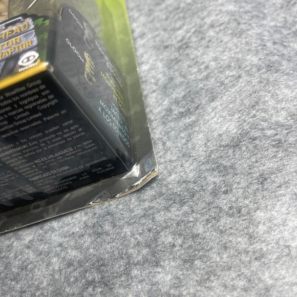 WowWee Untamed Fingerlings Bonehead Raptor Velociraptor Gloom Glow in Dark 3982 - Picture 5 of 6